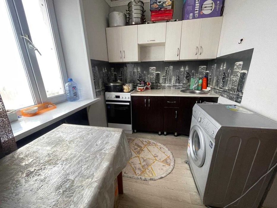 Продать 3 ком.кв .Строителей