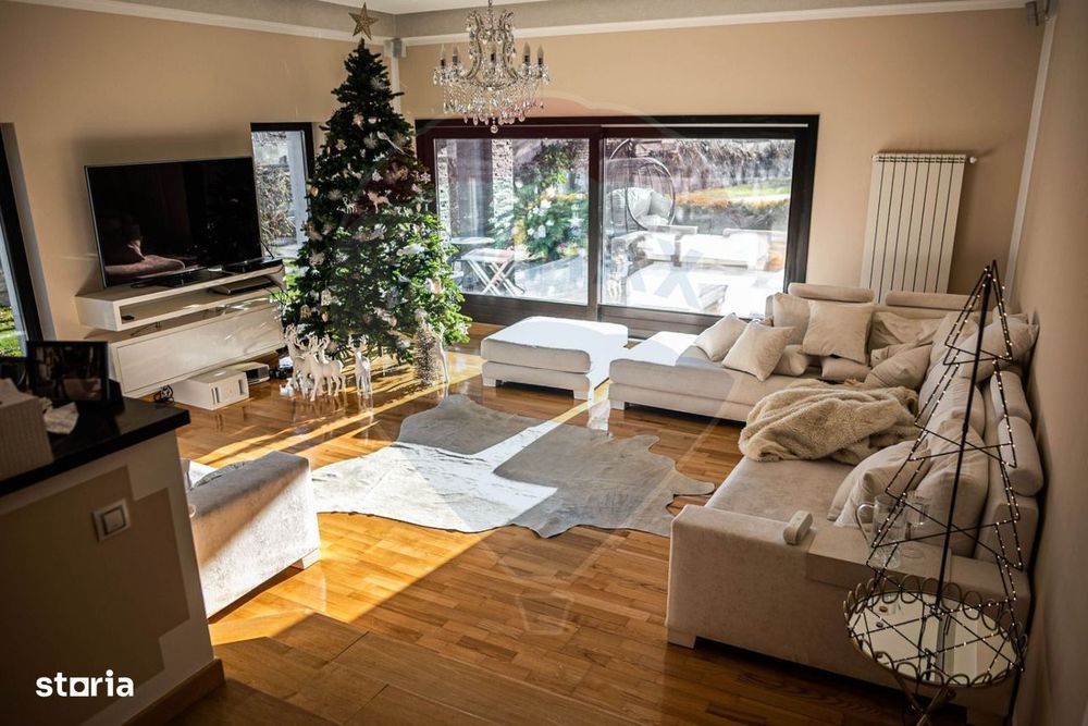 Casă / Vilă de lux cu 6 camere de vânzare în Șcheia, Suceava