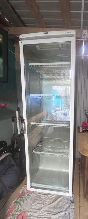 Продам холодильную витрину