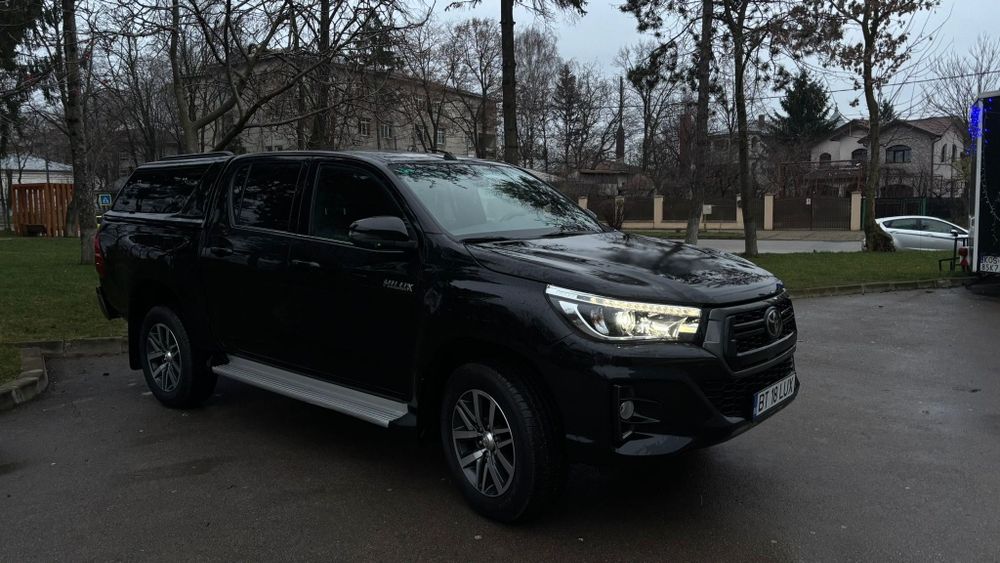 Proprietar , vând Toyota Hillux