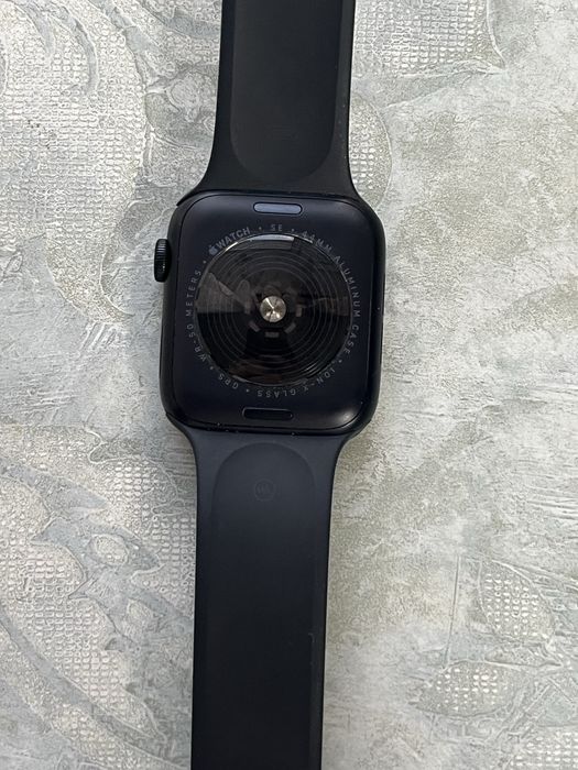 Продам Apple Watch SE 2