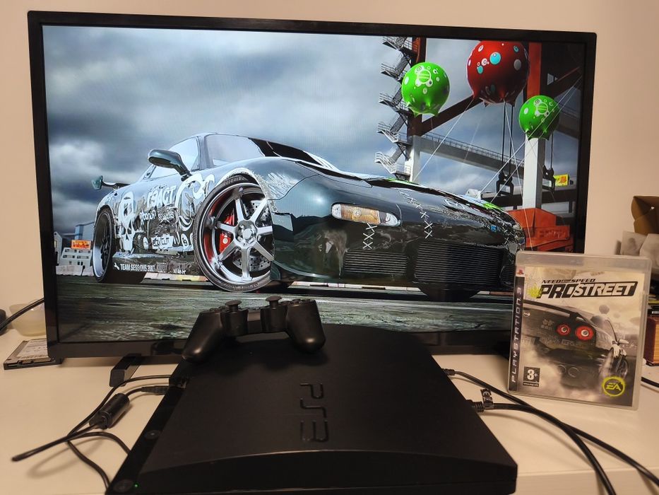 Sony PlayStation PS 3  cu joc Need for Speed și maneta