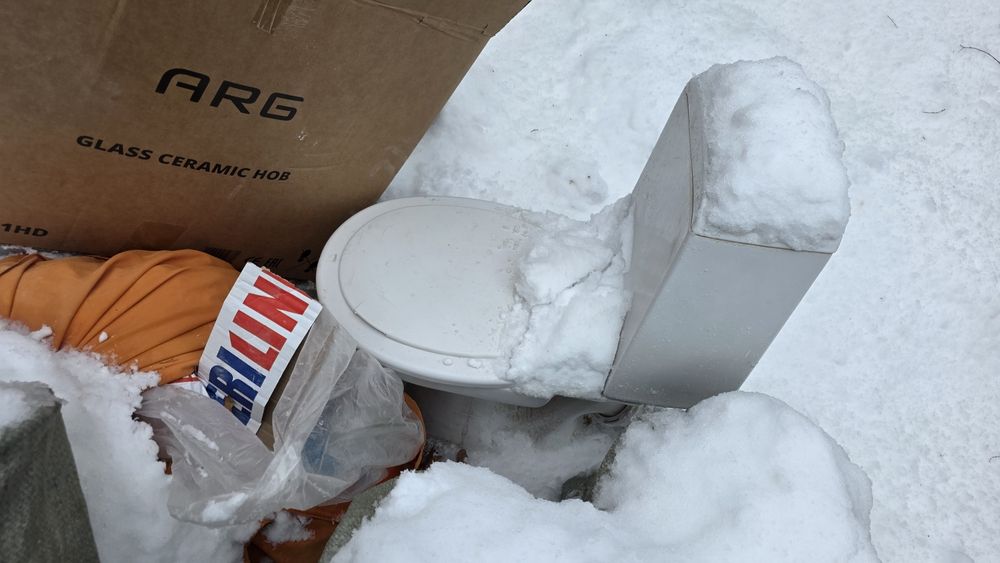 Унитаз белый рабочий