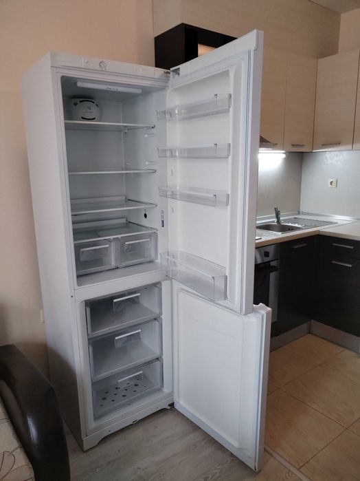 Хладилник с фризер - Hotpoint Ariston