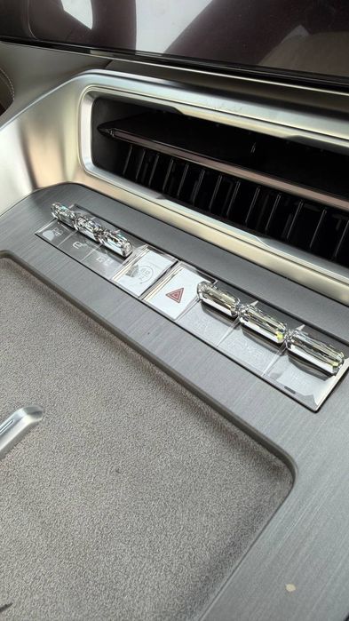 DENZA N8L В Наличи Серый Салон