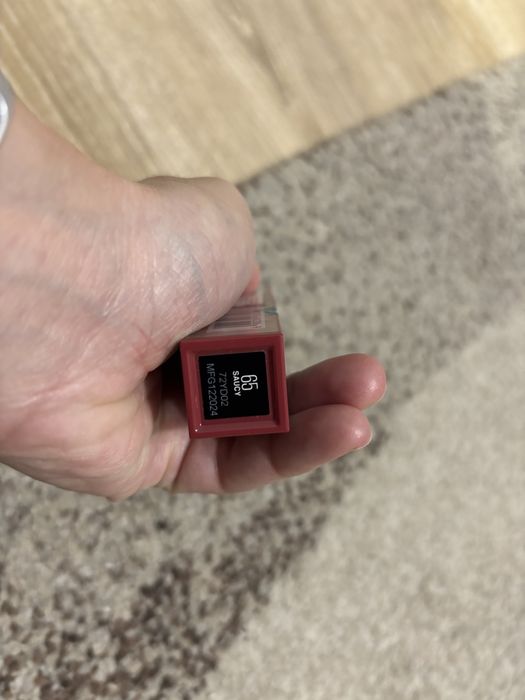 Ruj rezistent la transfer Maybelline-sigilat