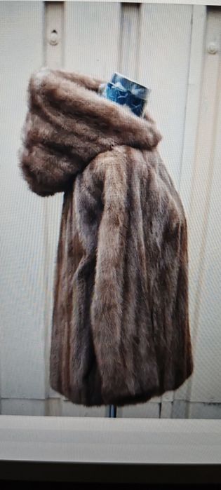 FASCINATIA ELEGANTEI ! Haina de blana clasa lux.