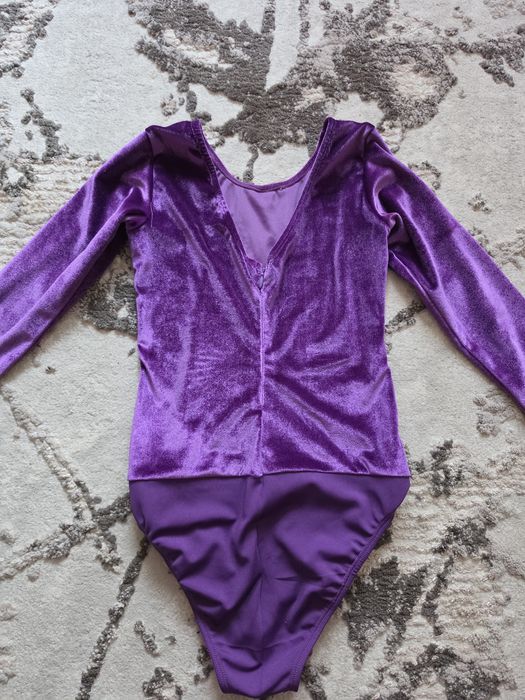 Costum dans sportiv catifea mov. Ca nou