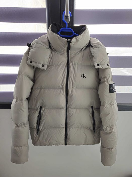 Geaca puf si pene Calvin Klein Jeans Essentials J30J323468 water proof