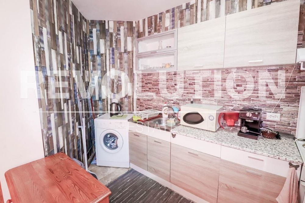 Дава се под наем Етаж от къща в Варна, Виница - 100 кв.м за 400 € - Снимка #1