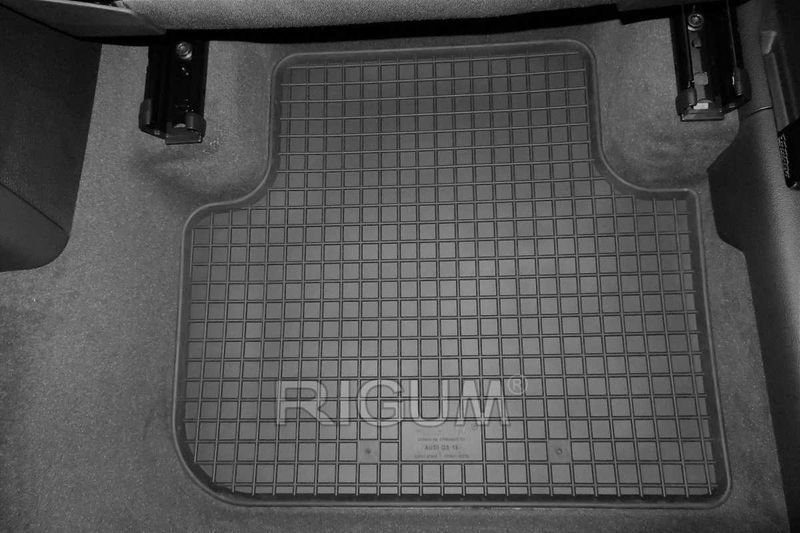 Гумени стелки и багажник AUDI Q3 Ауди след 2019г.