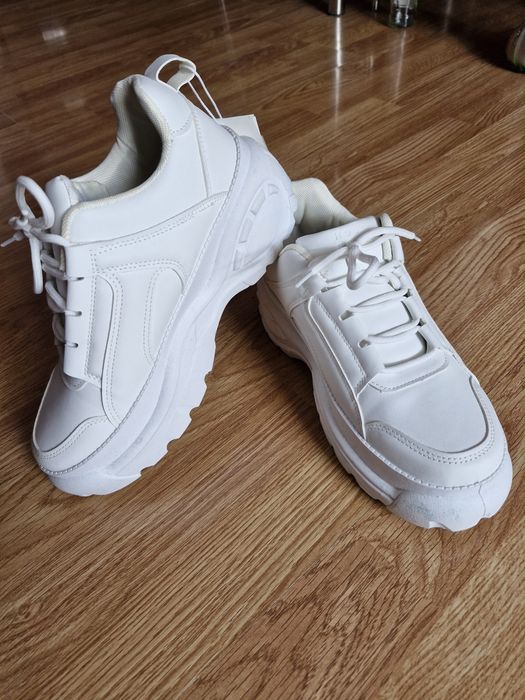 Adidași albi cu platforma