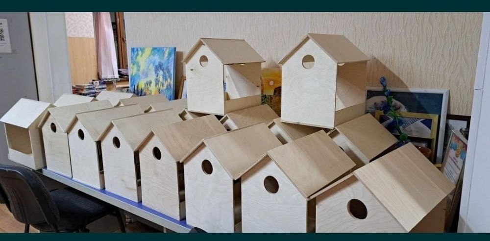 Скворечники, кормушки, құс үй