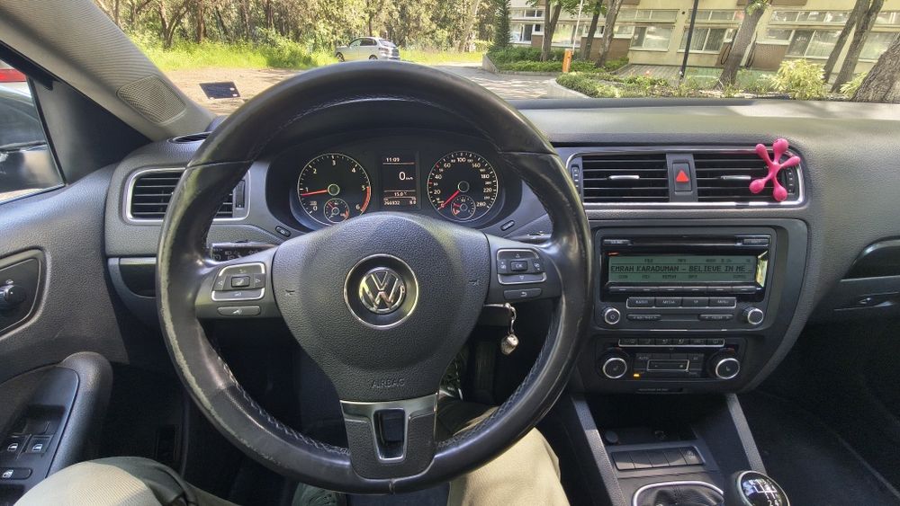 Vw jetta 1.6 tdi Bluemotion 2011г. СПЕШНО