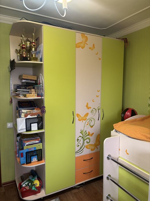 Продам детский гарнитур(шкаф+кровать)