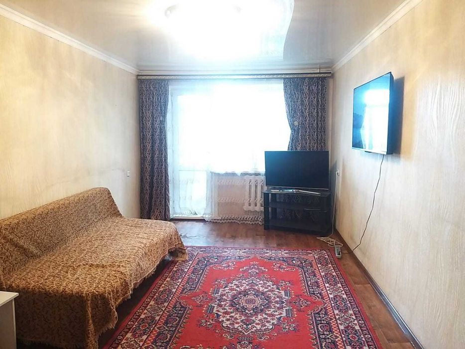 Продам 2-комнатную квартиру 18-микр. Не в залоге!!! 4-этаж