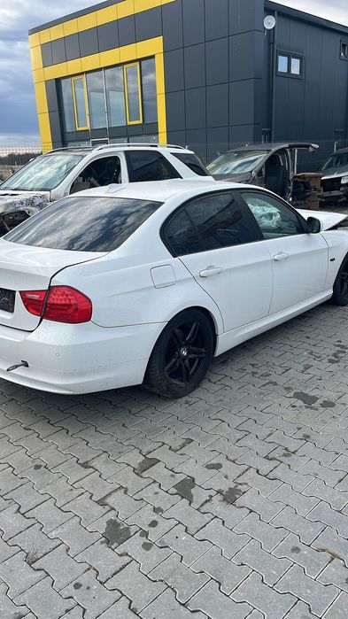 Dezmembram BMW seria 3 E90 facelift 320d din 2010