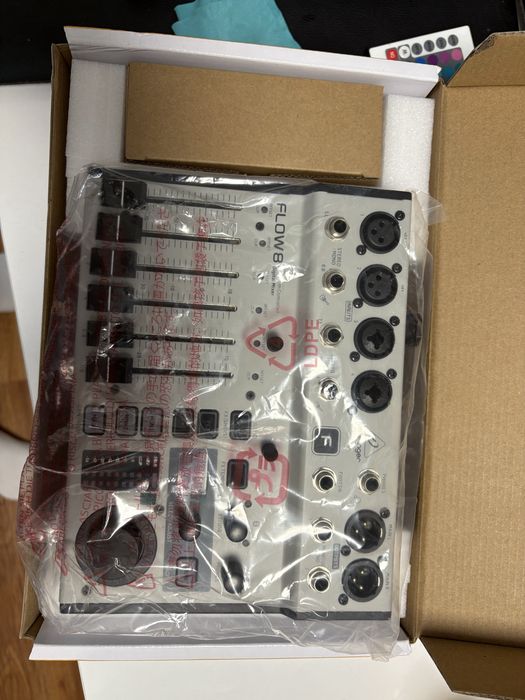 Behringer Flow 8