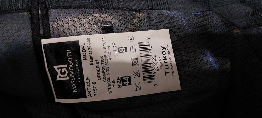 Продам новый костюм