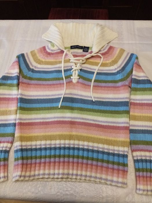 Pulovăr damă cu guler.