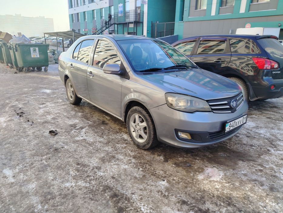 Автомобиль FAW V5