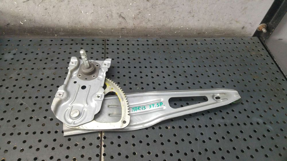 Macara manuala geam stanga spate toyota yaris p9