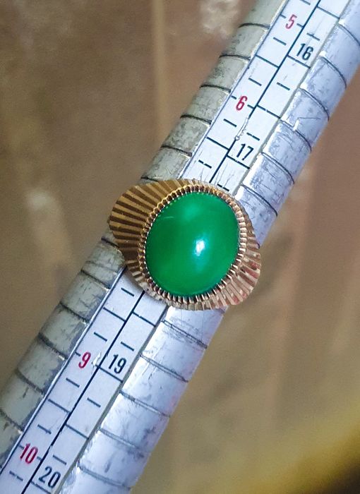 Inel din aur de 14K cu smarald cabochon – mărimea 56, gramaj 5,90 g