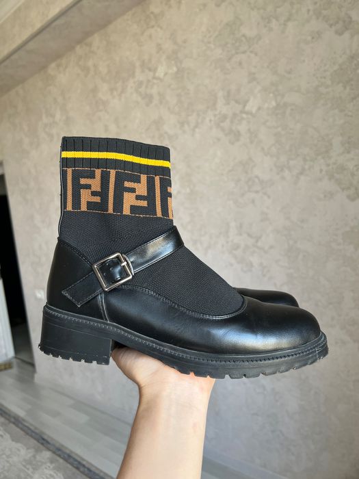 ayollar oyoq kiyimlari