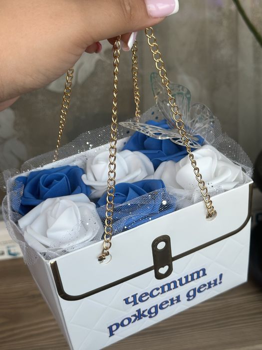 Чантичка с вечни рози