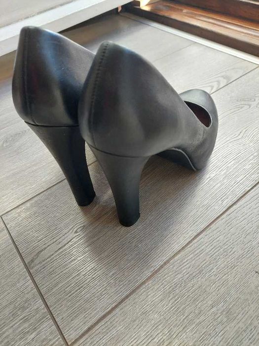 ЕЛЕГАНТНИ Дамски  обувки -НОВИ-последна бройка -40номер