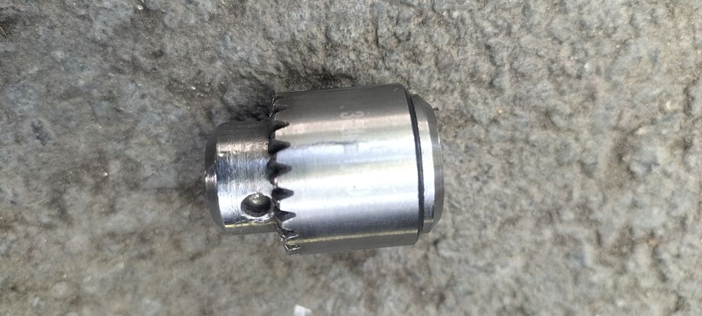 Продается мини трехкулачковый патрон.