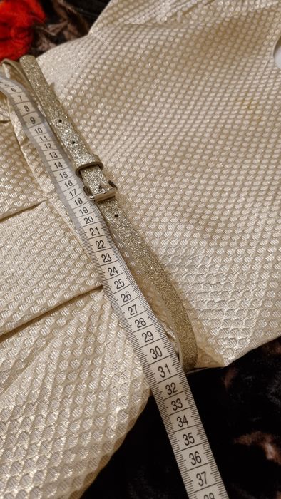 Продам нарядное платье для девочки