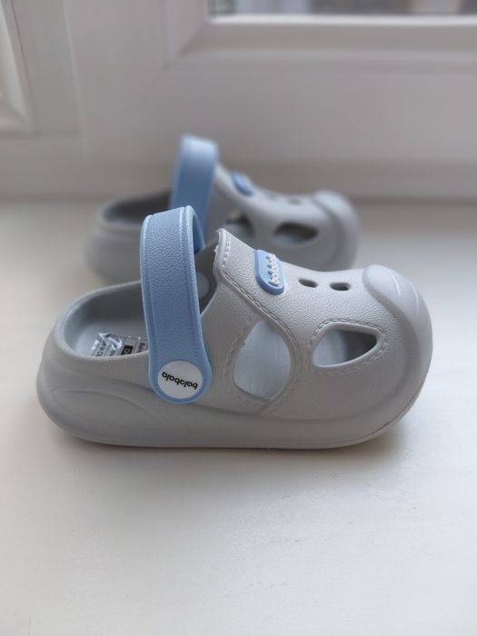 Продам детские сандалии сабо