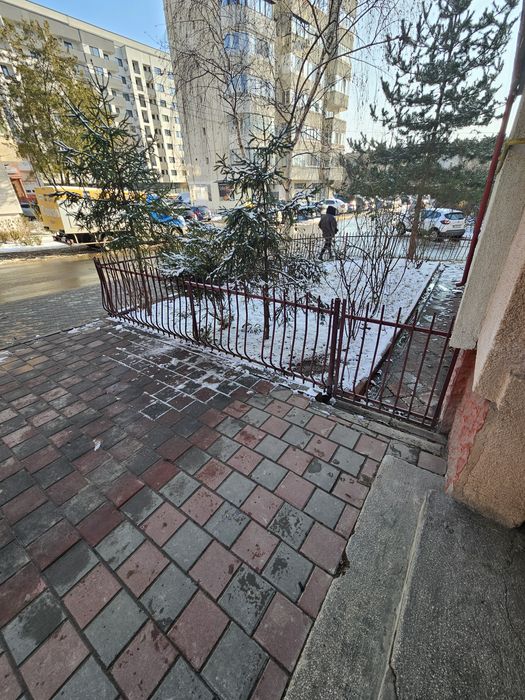 Peste 50 m de gard de fier