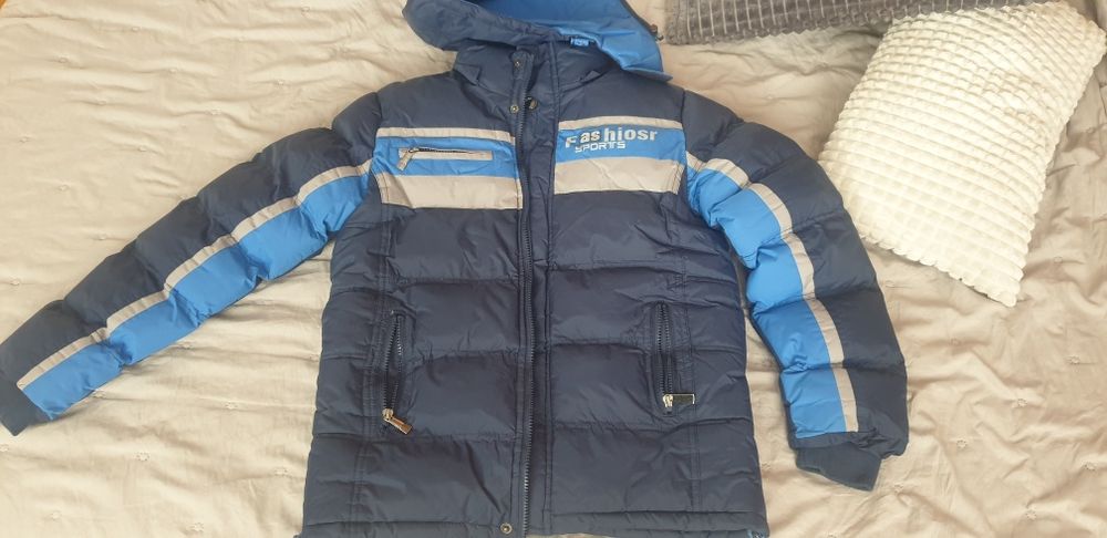 Зимно яке с отделяща се качулка