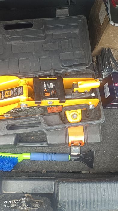 Домкрат 2.5 тонн Вихрь