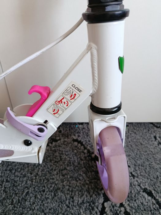 Продам Самокат для девочки.