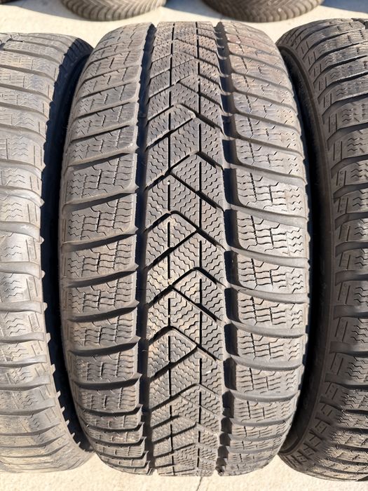 Set anvelope 275/35R19 si 245/40R19 Pirelli Run-Flat Iarna
