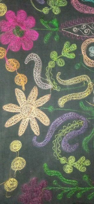 Сюзане ручной работы / Традиционная вышивка (тамбурный шов).