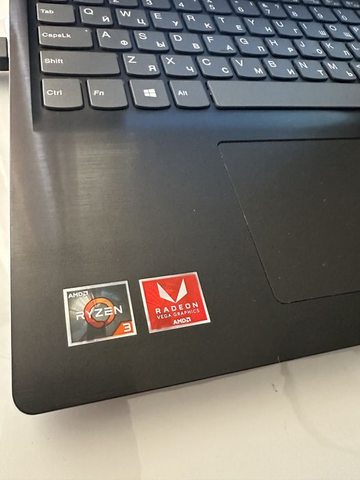 Lenovo Ryzen 3 3200u ssd256gb