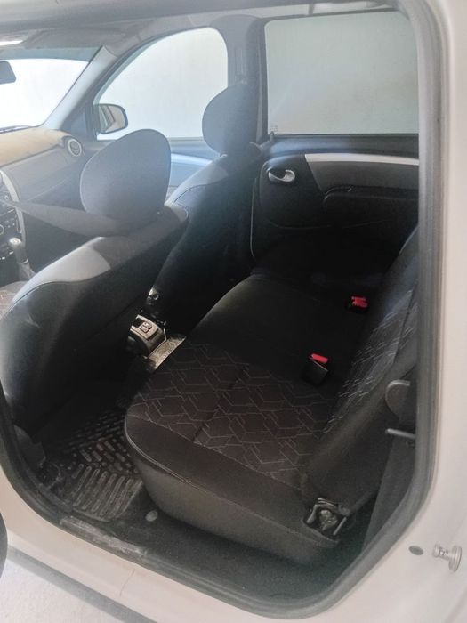 Lada Largus sotiladi