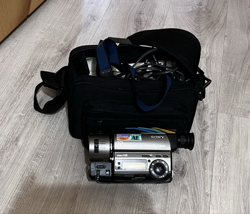 Видеокамера Sony Handycam 72x CCD-TR515E PAL