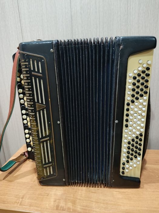 Продаются музыкальные инструменты