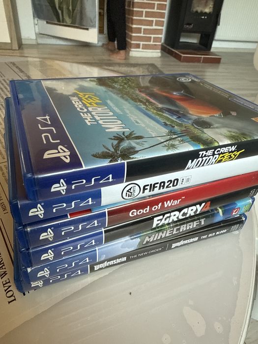 Ps4 slim 1tb  cu opt jocuri (nu se conecteaza maneta la el )