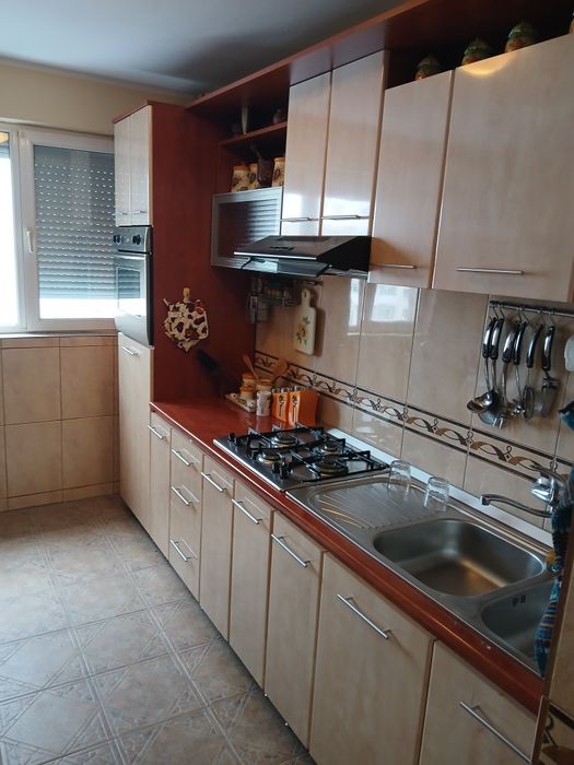 Vând ap 2 camere complet mobilat .URGENT !