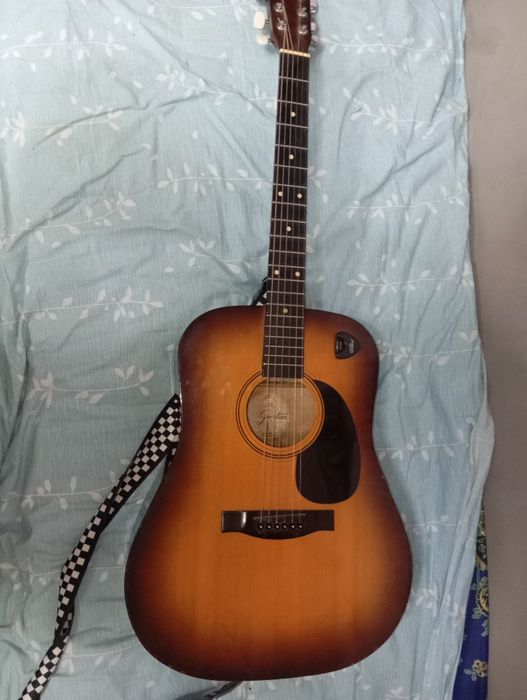 Продам акуустическую гитару в отличном состоянии