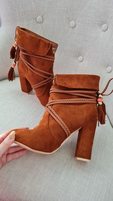 Чанта и боти в кафяв цвят