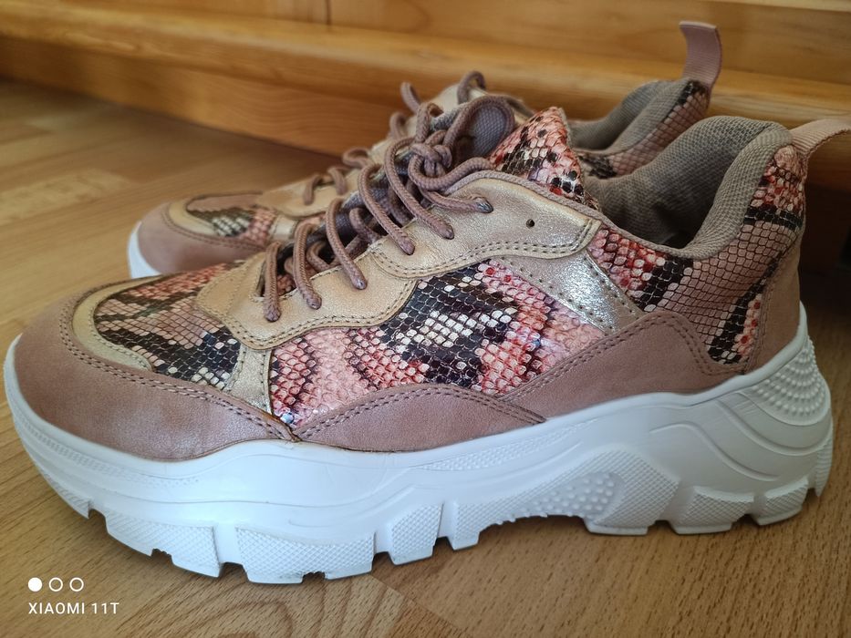 Запазени дамски маратонки 40 номер