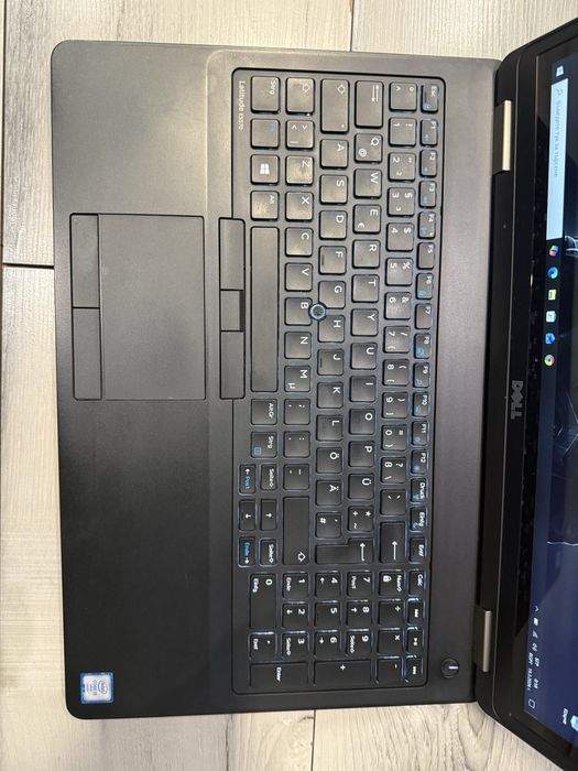 Dell Latitude E5570-i5-6300u/8гб/256гб м.2/подсветка/touchscreen