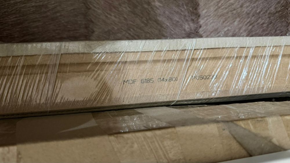 Продаю плинтуса напольные